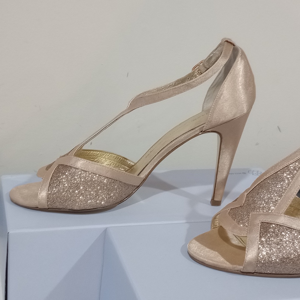 Adrianna Papell boutique,.gold satin and glitter formal heels, size 8.5